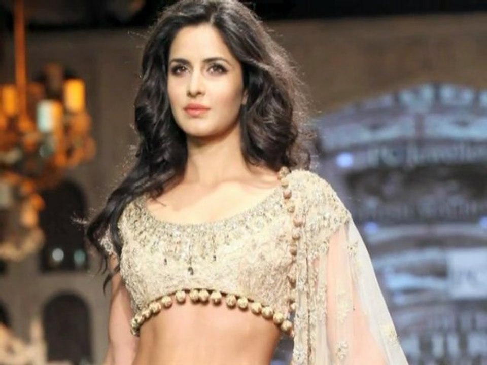 Katrina Kaif Turns Bride At The Delhi Couture Week 2012 - Bollywood Hot