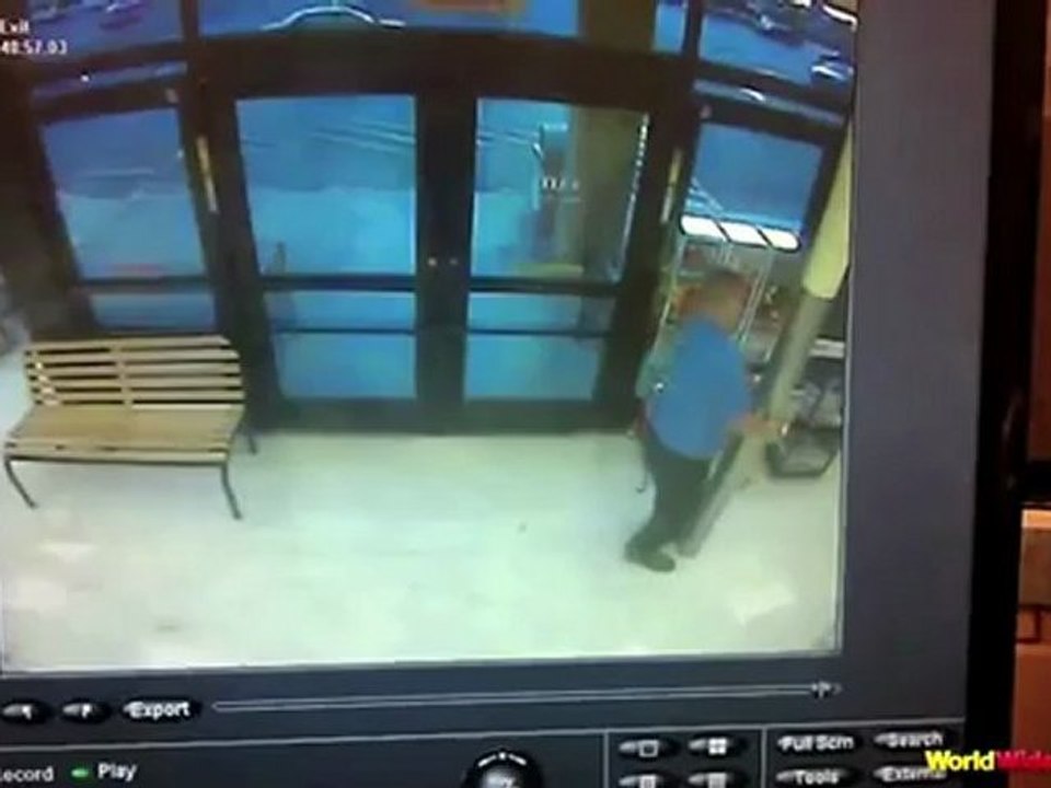 The Ultimate People Walking Into Stuff Compilation (http://allsportsnews.jimdo.com)