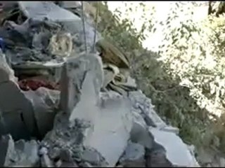 فري برس  ادلب   كورين   اثار القصف اليومي على  بلدة كورين 13 8 2012 ج4