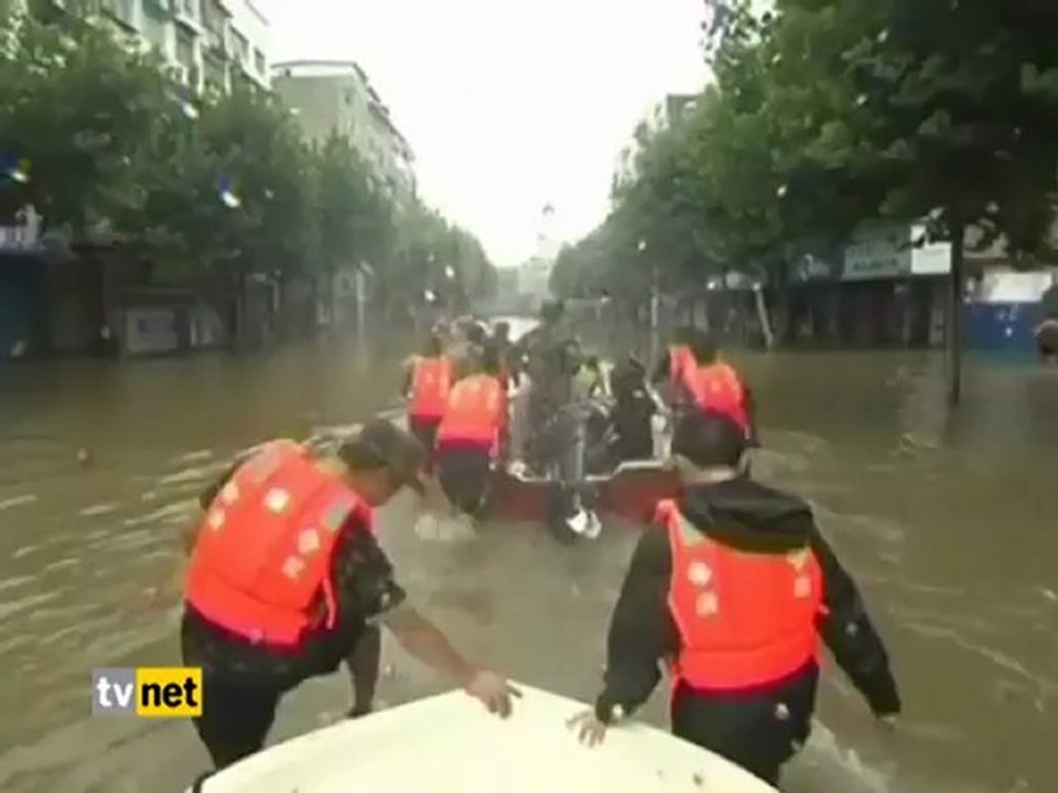 ÇİN VE FİLİPİNLERDE SEL