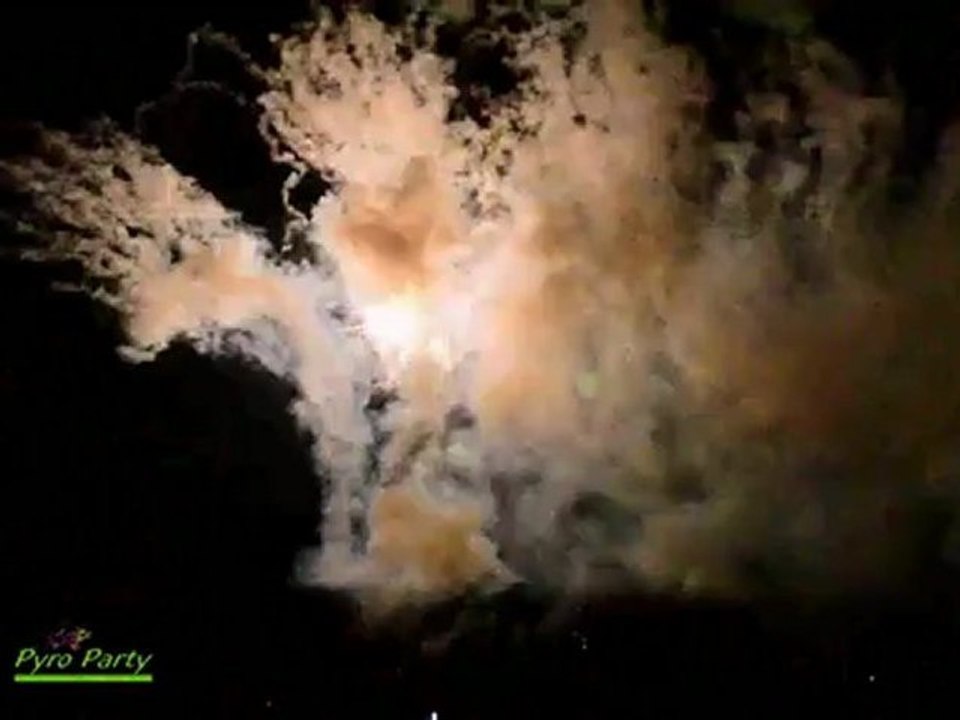 SÉQUENCE VIDÉO FEU D'ARTIFICE AQUATIQUE & MUSICAL A LA GRANDE PAROISSE 2012.AVI