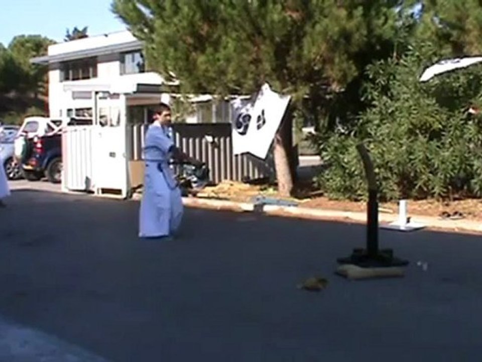 Coupe au sabre japonais par Takeda Budo