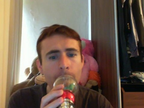 Wiwi égratigne parachute de Cheryl Cole