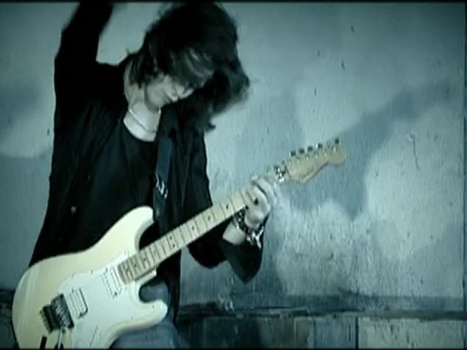 Emina - Don't Need Words