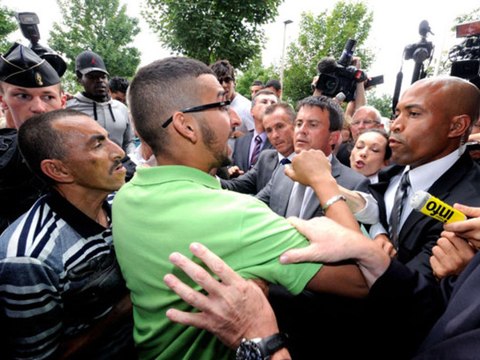 Manuels Valls chahuté à son arrivée à Amiens-Nord