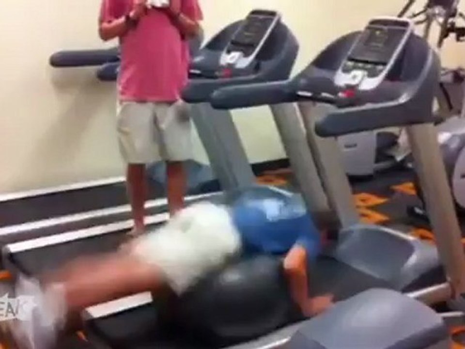 Treadmill Exercise Ball Fail - Still Not a Good Idea ( http://entertainmentnews24.jimdo.com)