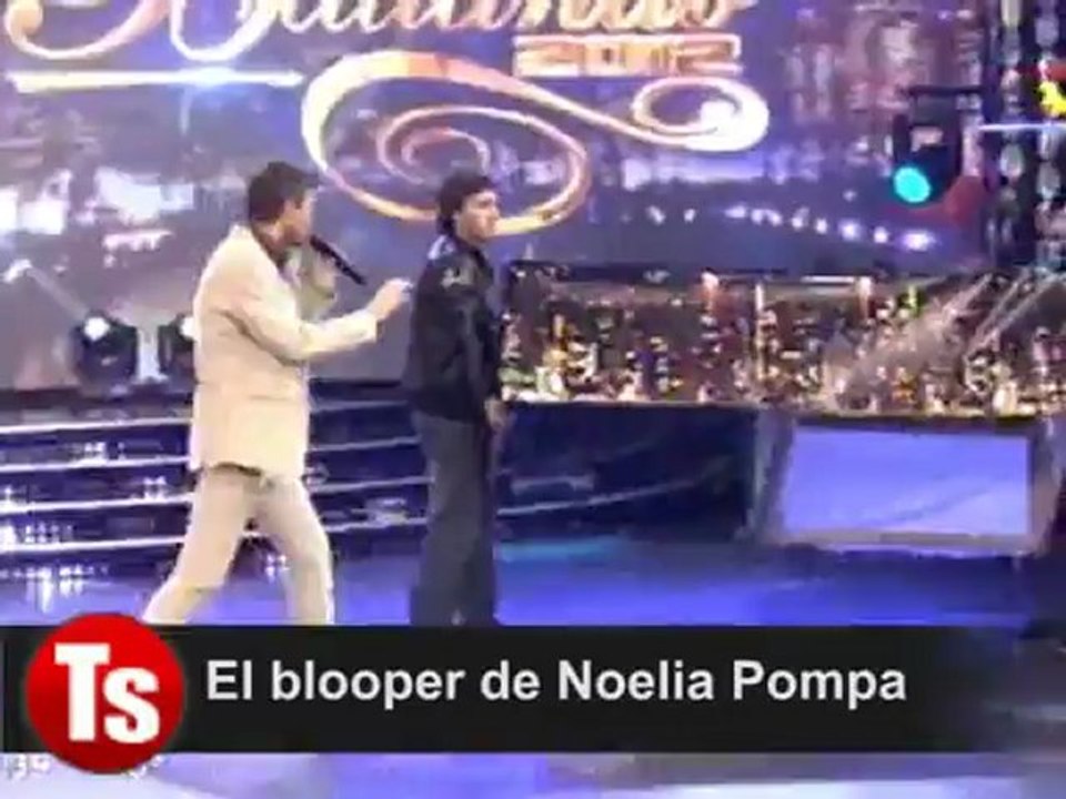 NOELIA POMPA BLOOPER AL BAJAR LA ESCALERA EN BAILANDO 2012