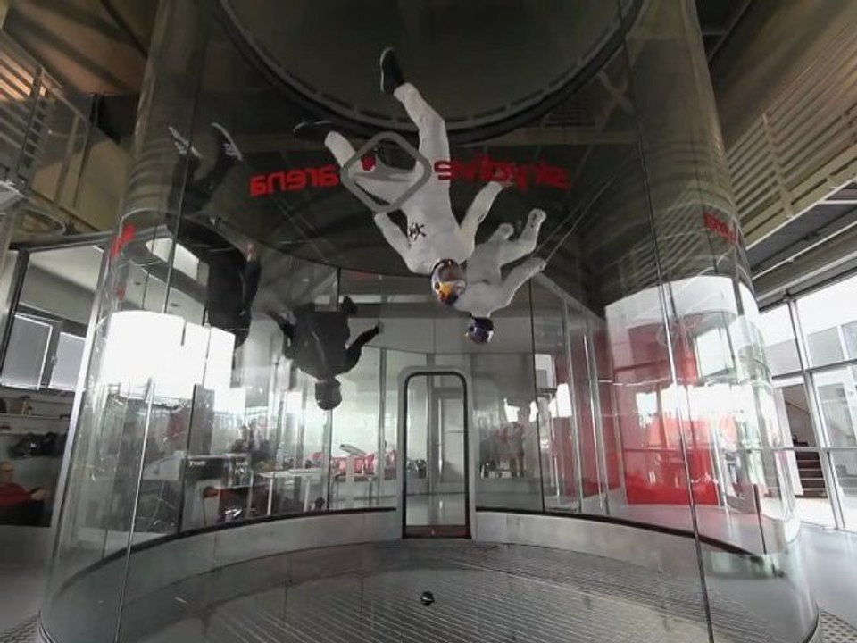 Red Bull Soul Flyers - Soufflerie Parachutisme