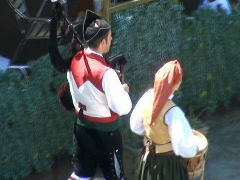 Comida popular de las fiestas de San Roque 2012, Candás. Asturias