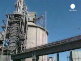 La cementera Holcim recorta costes por menos ventas en...