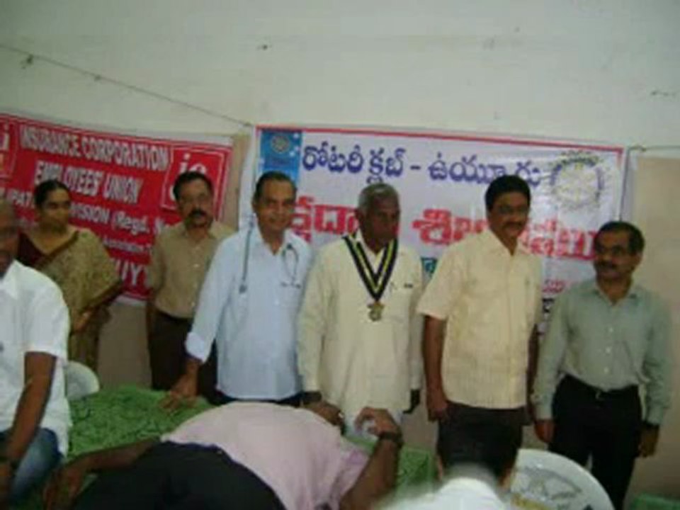 ROTARY VYYUR & LIC AGENTS VYYUR BLOOD DONATION ON 14-08-2012 AT KCP AUDITORIUM VYYUR-RED CROSS VJW2