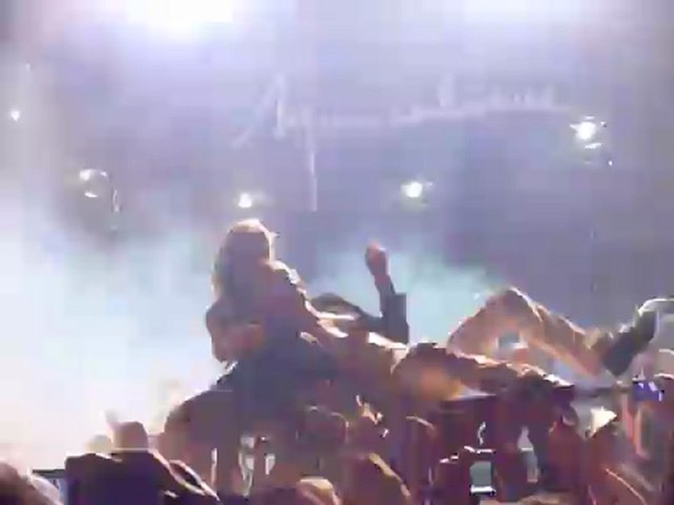 Didier Wampas, "Prêtre ouvrier" suivi de "Cadillac" au festival Musicalarue à Luxey, 12 août 2012