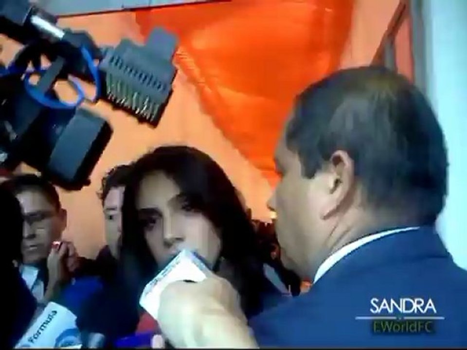 Sandra Echeverria Llegando a la XEW Programa de Es de Noche (1)