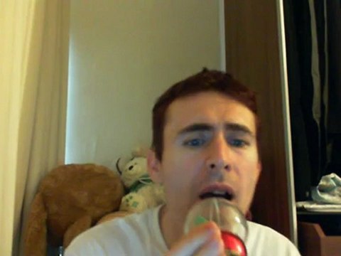 Wiwi égratigne la cervelle de Zizi Jeanmaire