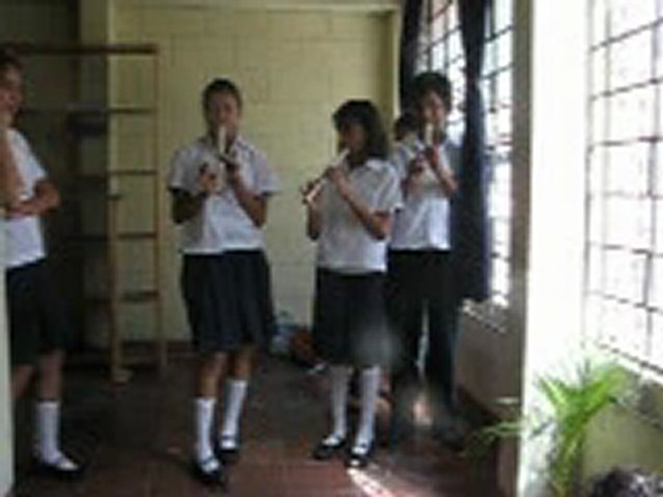 concert flûte par les enfants de la Tutuni, suite. (N°2)