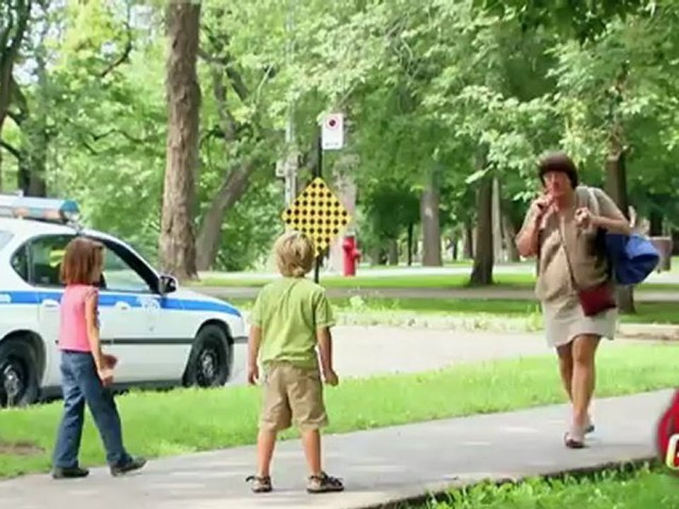 Canular comique - Policiers voleurs de suçons!