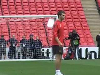 Lo United ride per Van Persie, gli Spurs mica tanto...