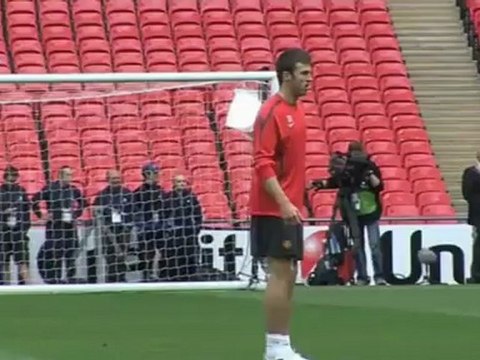 Carrick desea encontrarse con Van Persie en Manchester