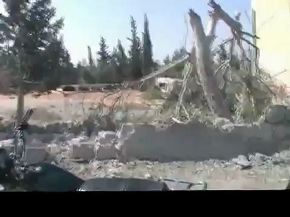 فري برس ادلب اثار القصف العشوائي على بيوت الاهالي في جرجناز   بيت ابة عصام الحامض   16 8 2012