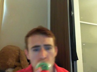 Wiwi égratigne "la la la" de LMFAO