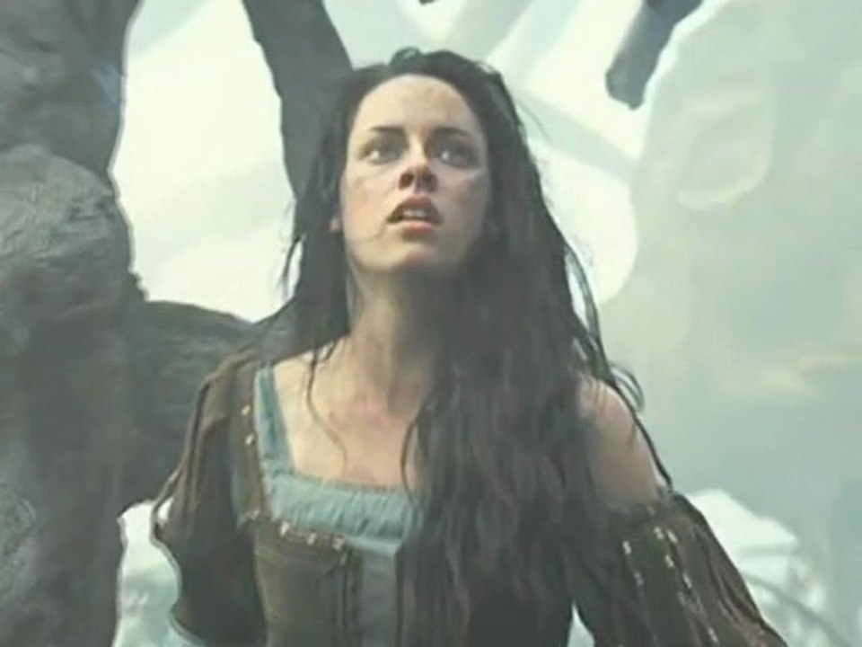Is Kristen Stewart Still In 'Snowhite And The Huntsmen' Sequel? - Hollywood News