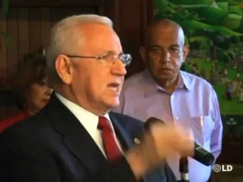 Micheletti advierte a Zelaya que no volverá a la Presidencia de ninguna manera