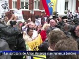 Des partisans d'Assange manifestent devant l'ambassade d'Equateur à Londres