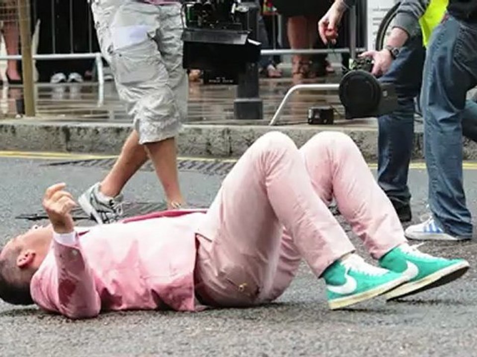 Celebrity Bytes: Is Robbie Williams Turning Into the New Action Man?