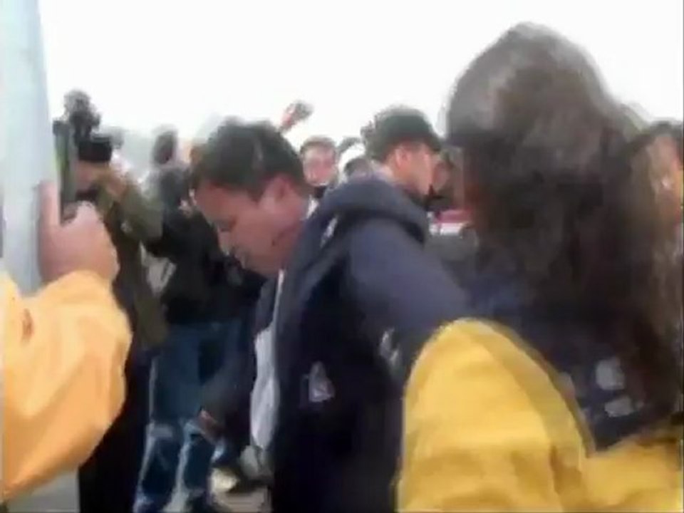 Chilean coast pounded by giant waves