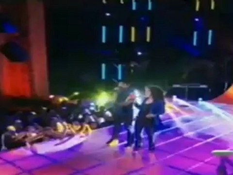 Joe Jonas & Gloria Estefan : Every Little Thing She Does Is Magic - THE NEXT - Baltimore