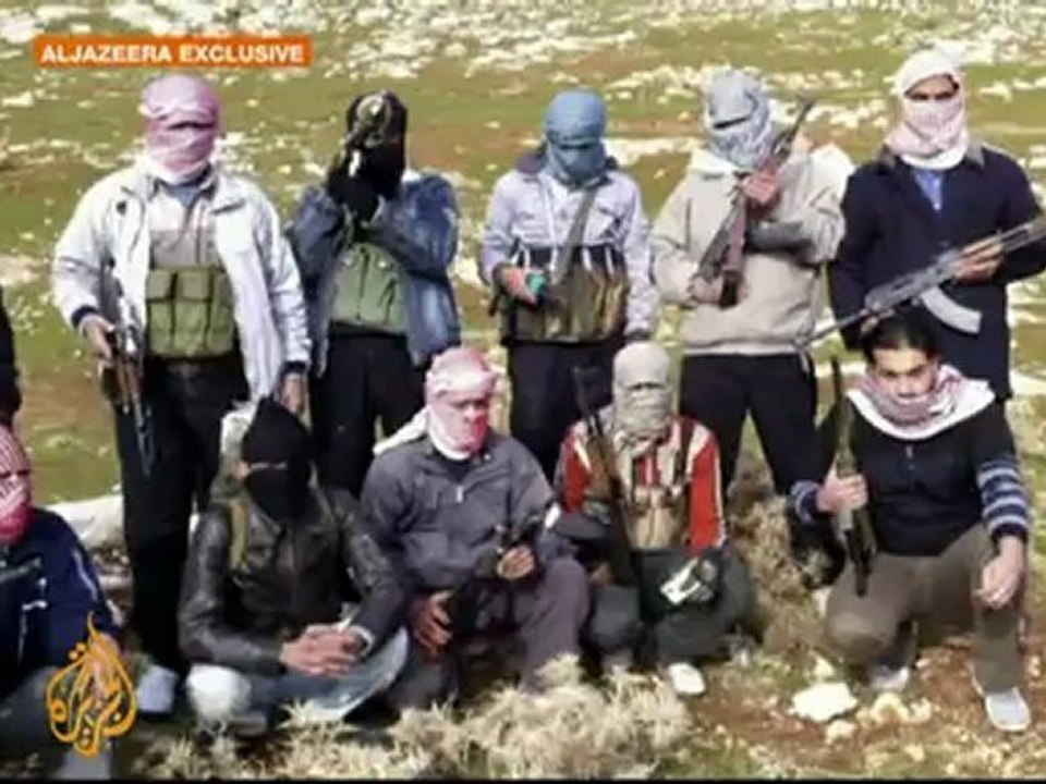 Syrian defectors 'buying weapons from army'