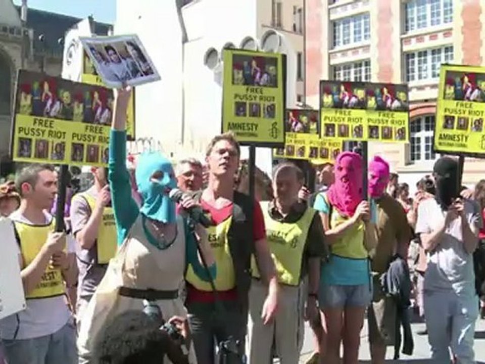 Paris : mobilisation de soutien aux Pussy Riot