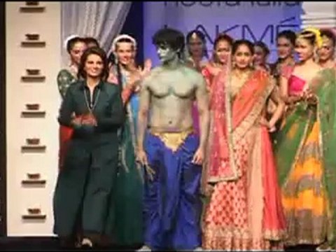 Lfw 2012 Day 5 Hema Malini Perfarm On Ramp For Neeta Lulla-02