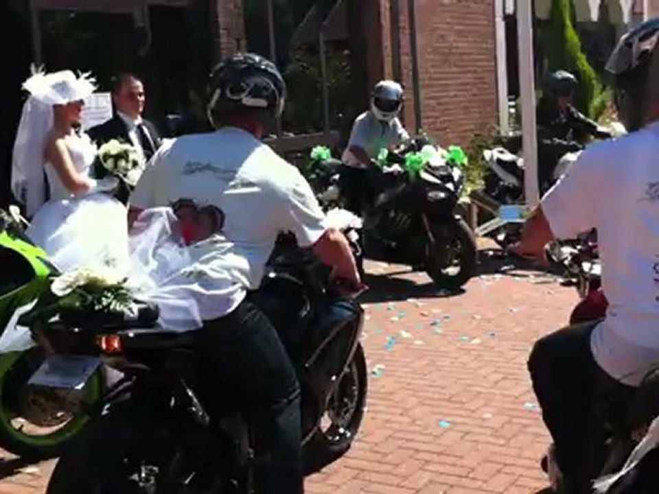 haie d honneur a la sortie de la mairie