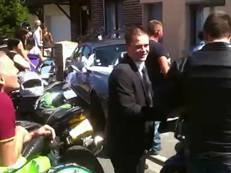 devant chez la mariée