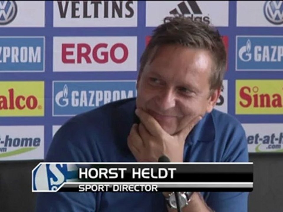Horst Heldt: ''Klaas-Jan Huntelaar hat doof geguckt''