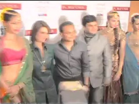 Lfw 2012 Day 5 Hema Malini Perfarm On Ramp For Neeta Lulla-03