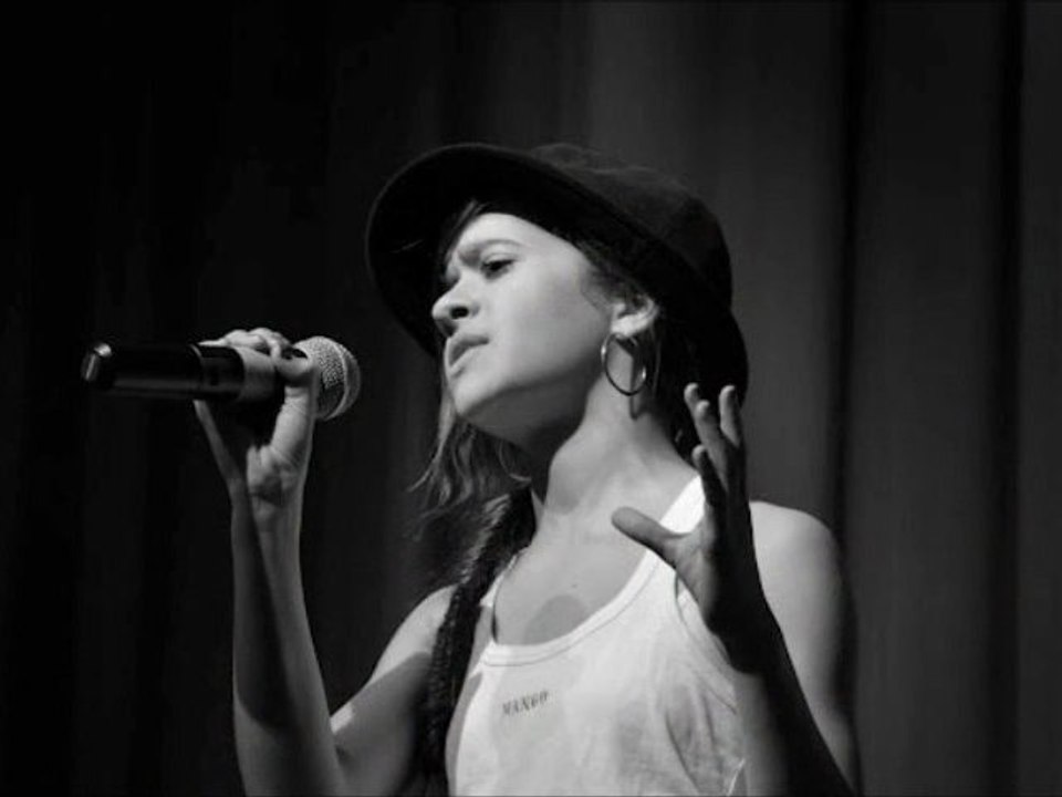 20120310 - Sarah - C'est les femmes qui mènent la danse