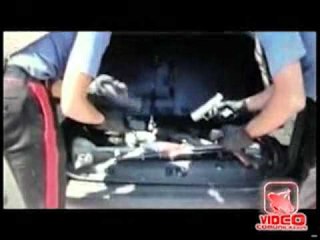 Napoli - Carabinieri, arsenale nascosto in un bagagliaio (16.08.12)