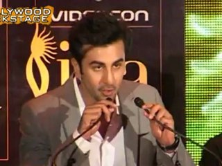Ranbir Kapoor CAUGHT SMOOCHING !
