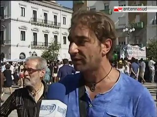 TG 17.08.12 Ilva, manifestanti in piazza: "Non siamo inClini a morire di cancro"