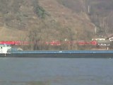 Rheinschiffe und ein wenig Eisenbahn bei Brohl, Rheinbrohl, Hammerstein am Rhein