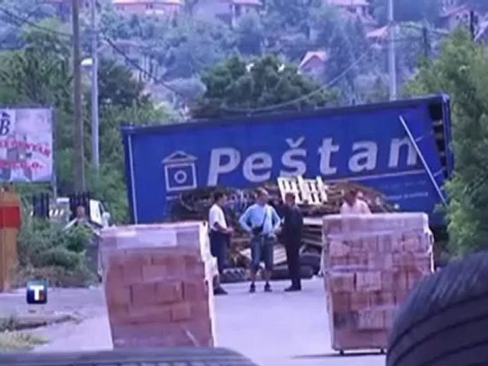 ОВИМ ПОБЕЂУЈ (о крсту на барикади, Рударе)