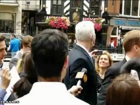 Assange pide a Obama terminar con su caza de brujas