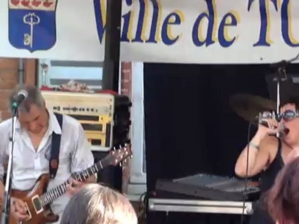 why note : reprise de "heavy cross" de gossip