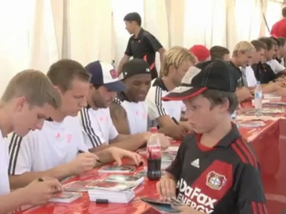 Fanfest in Leverkusen: Das Bayer-Team lässt sich bejubeln