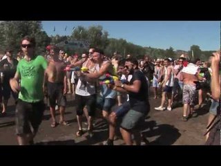 Massaal watergevecht op Lowlands