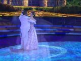 Claudia Ohana e Patrick Carvalho dançam valsa
