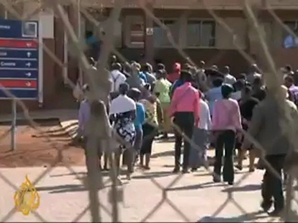 Families of S Africa miners search for missing loved ones