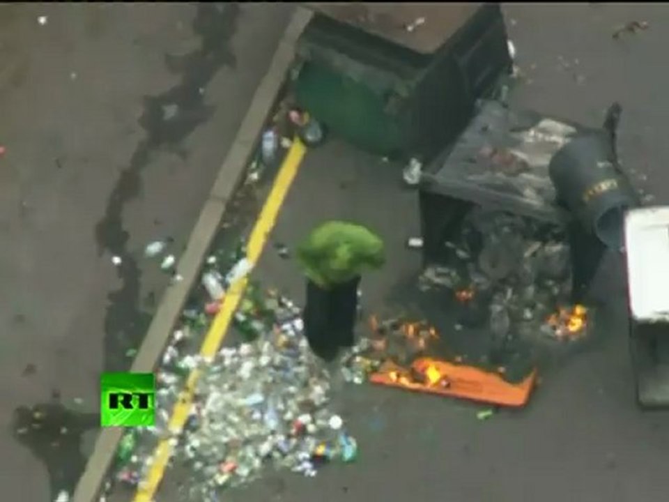 Hackney riots video: Сars torched, clashes on day 3 of London unrest